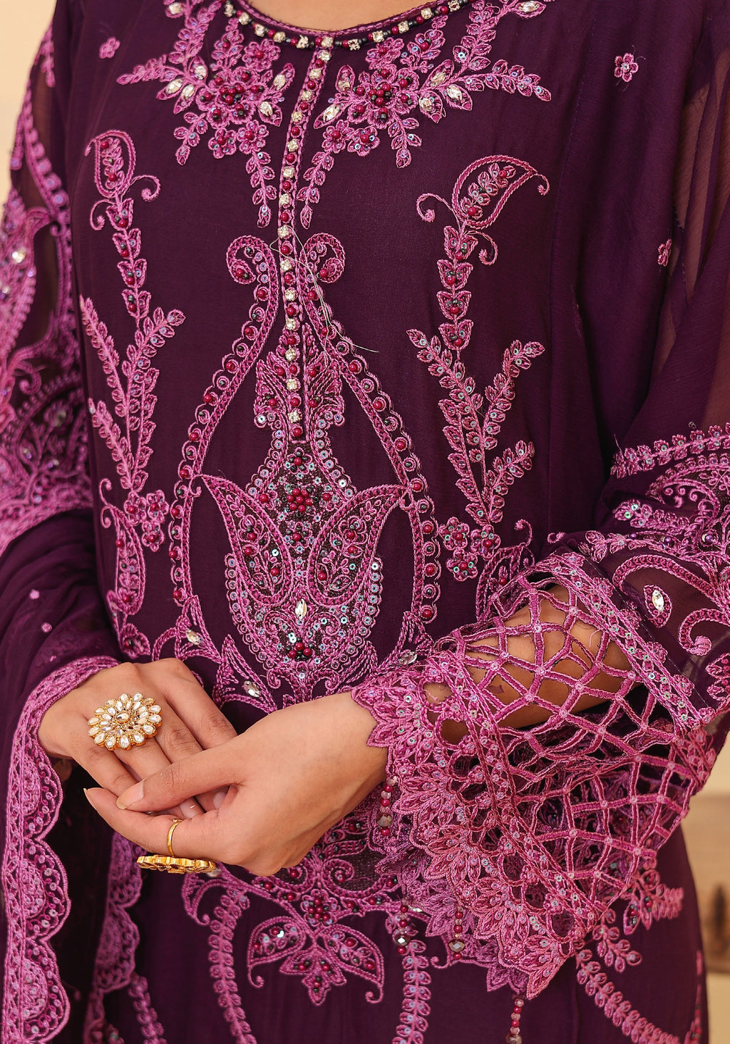 RAYA Plum Royale