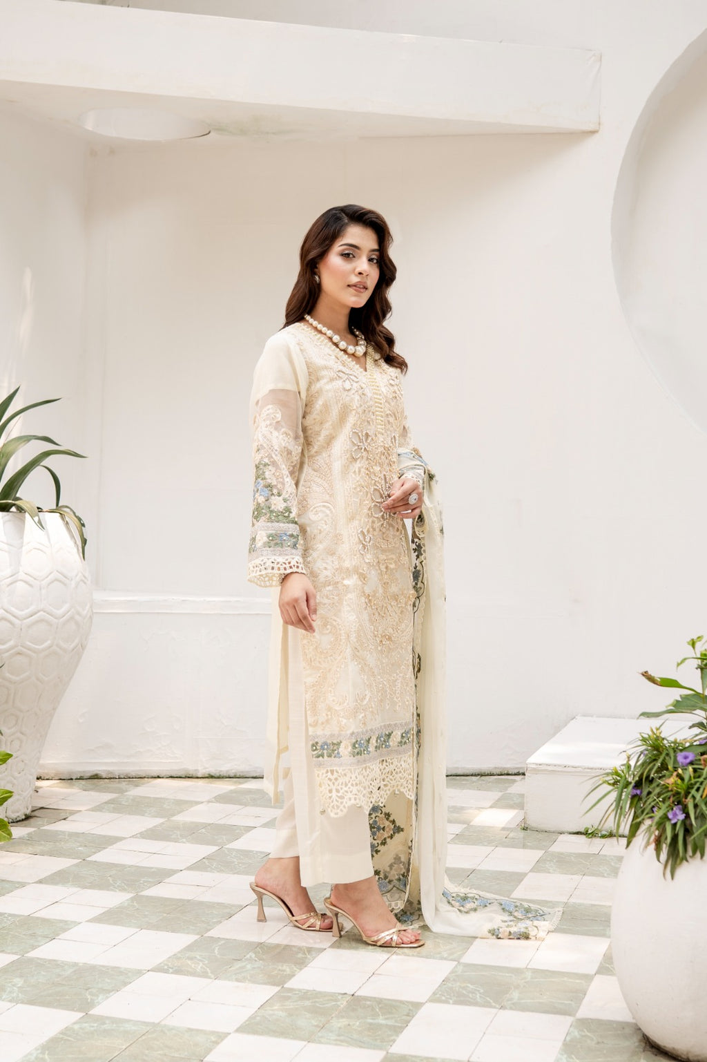 DIVANI Ivory Glow