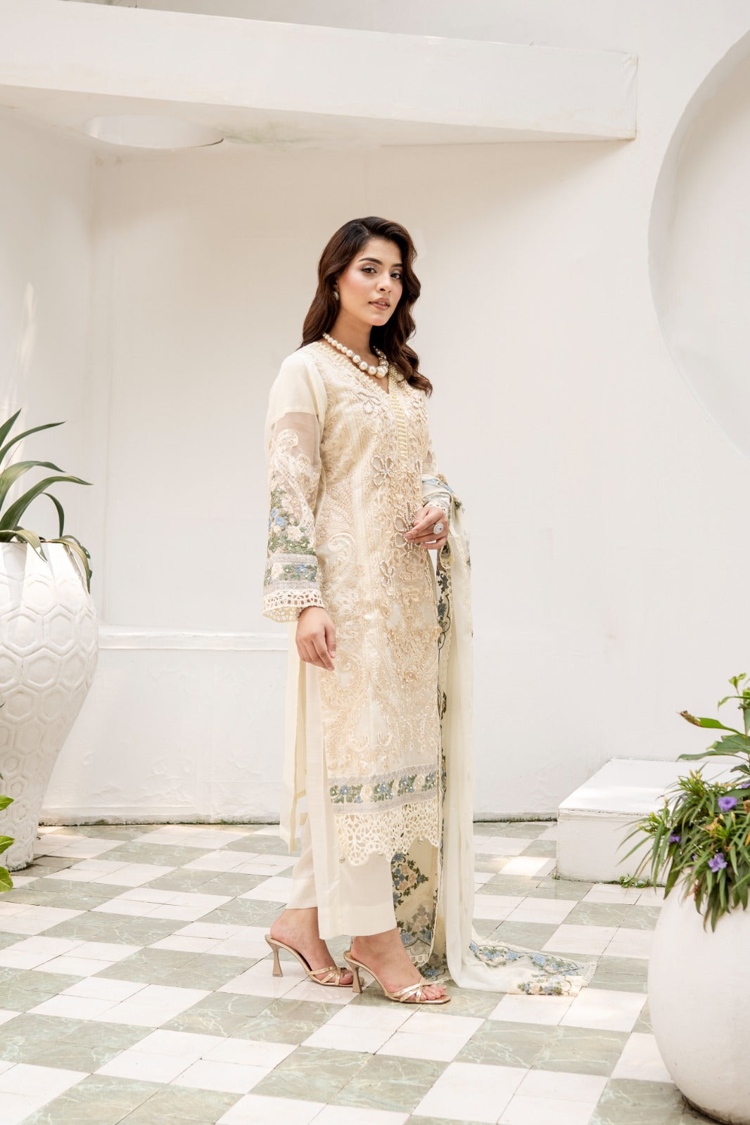 DIVANI Ivory Glow