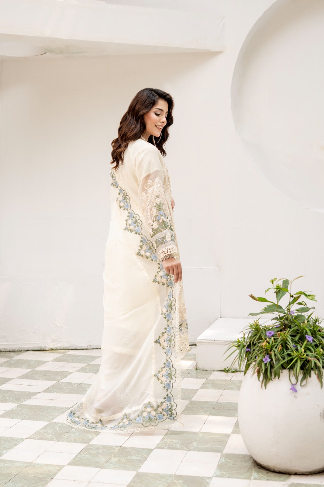 DIVANI Ivory Glow