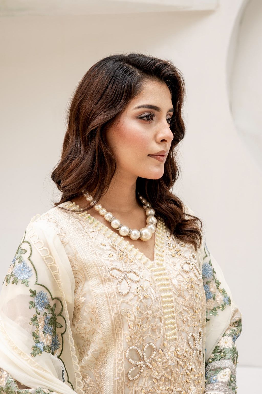 DIVANI Ivory Glow