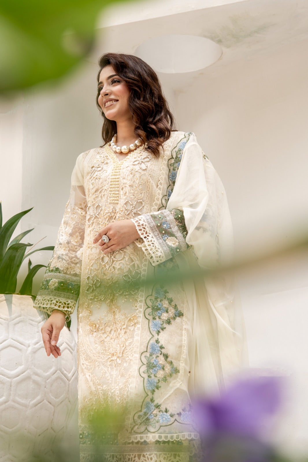 DIVANI Ivory Glow