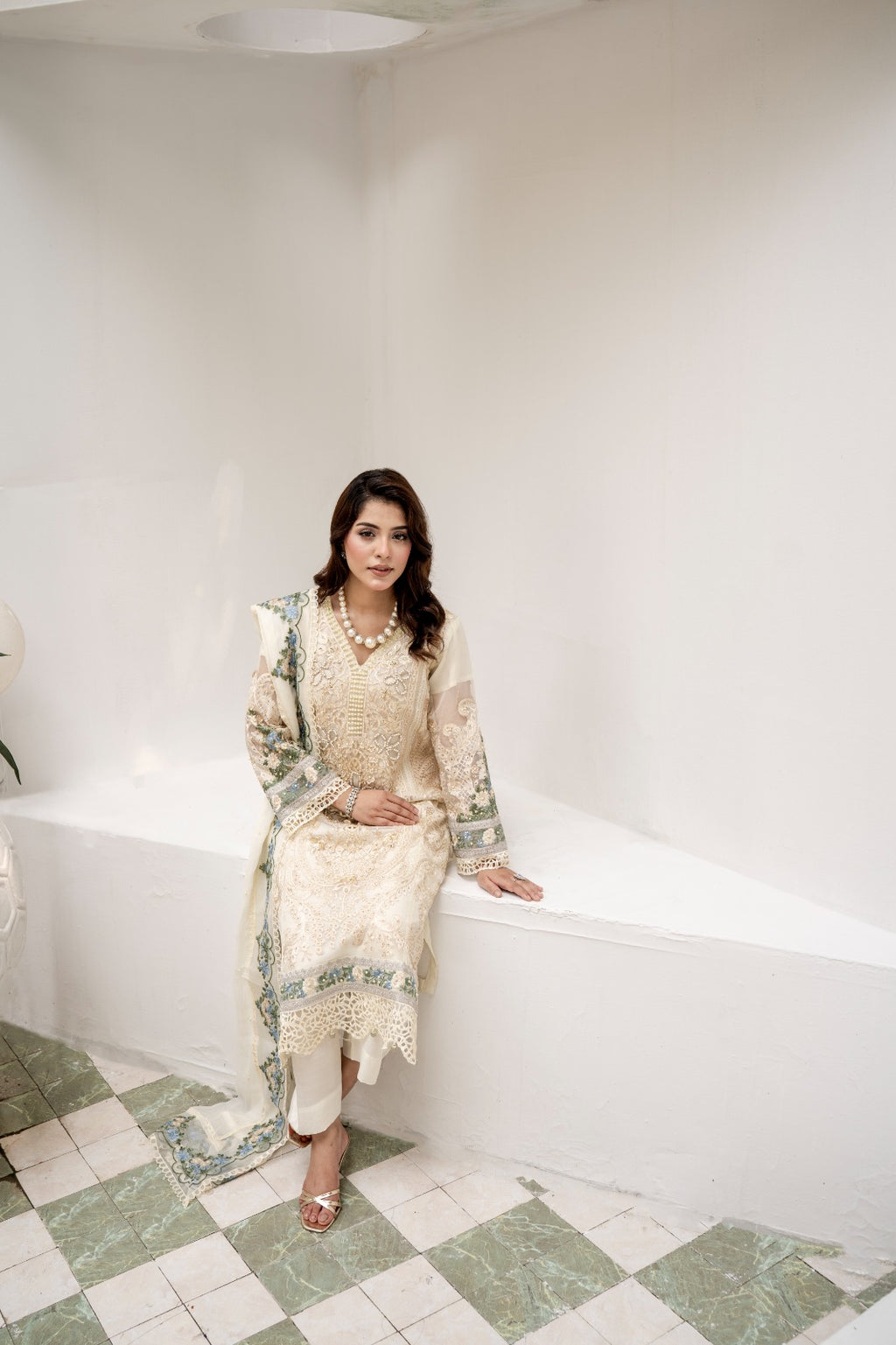 DIVANI Ivory Glow