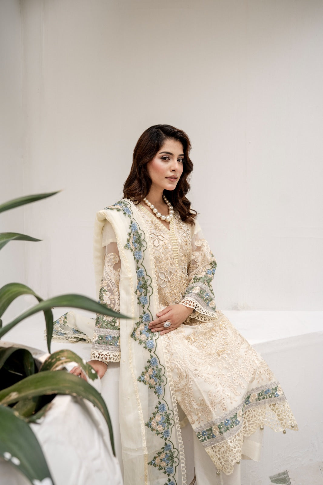 DIVANI Ivory Glow