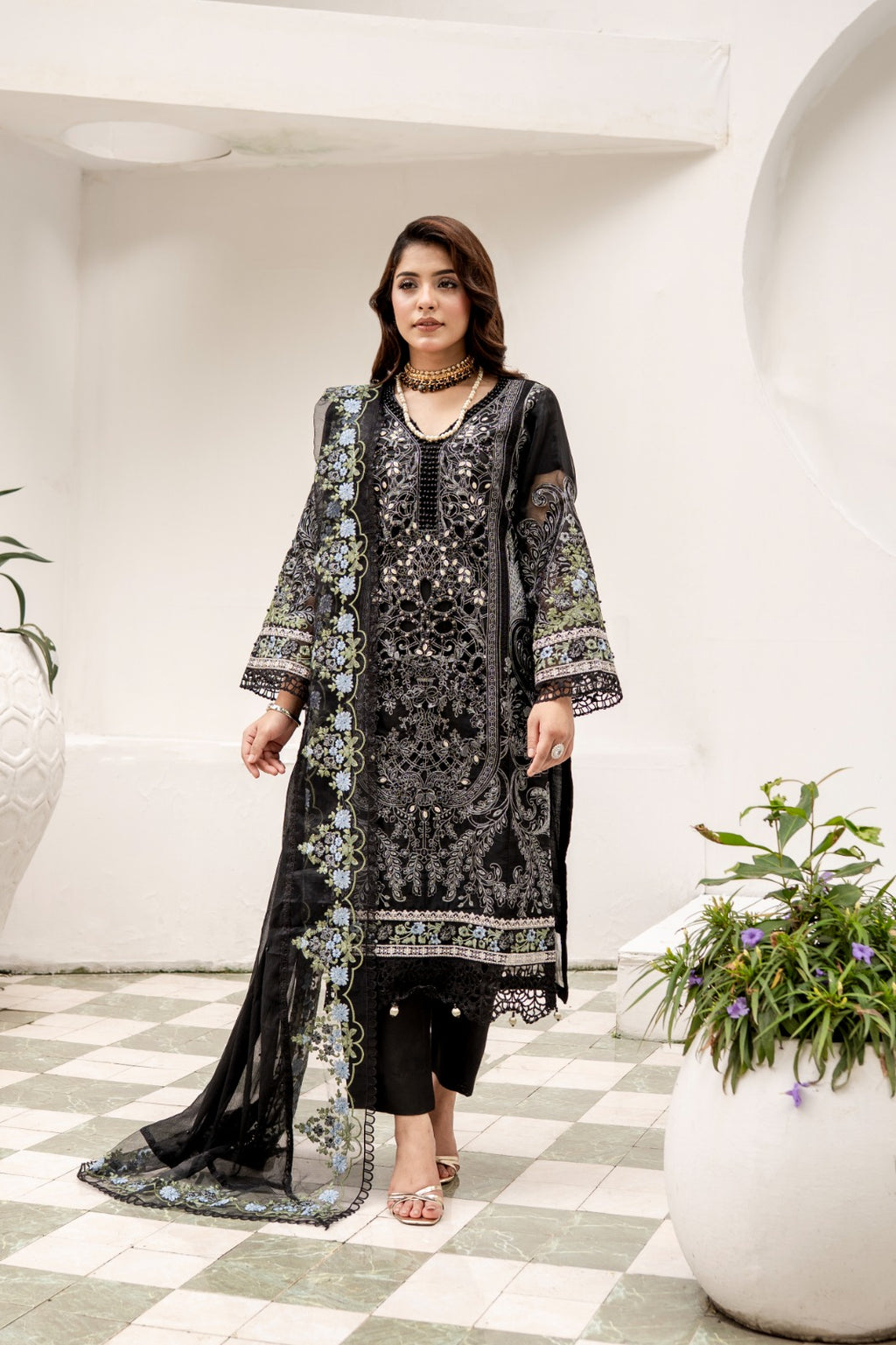 DIVANI Midnight Charm
