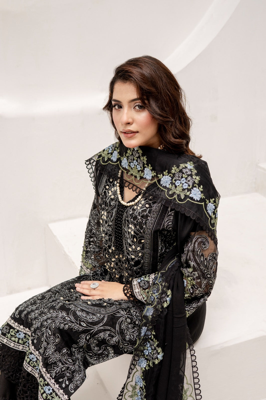 DIVANI Midnight Charm