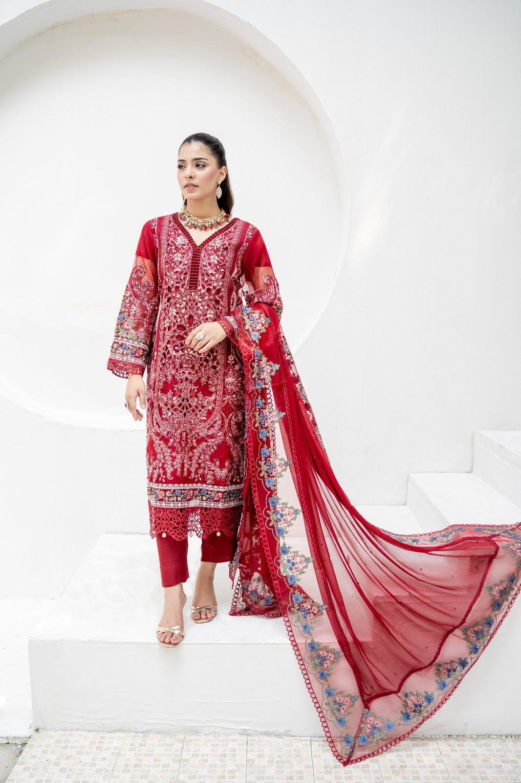 DIVANI Crimson Bloom