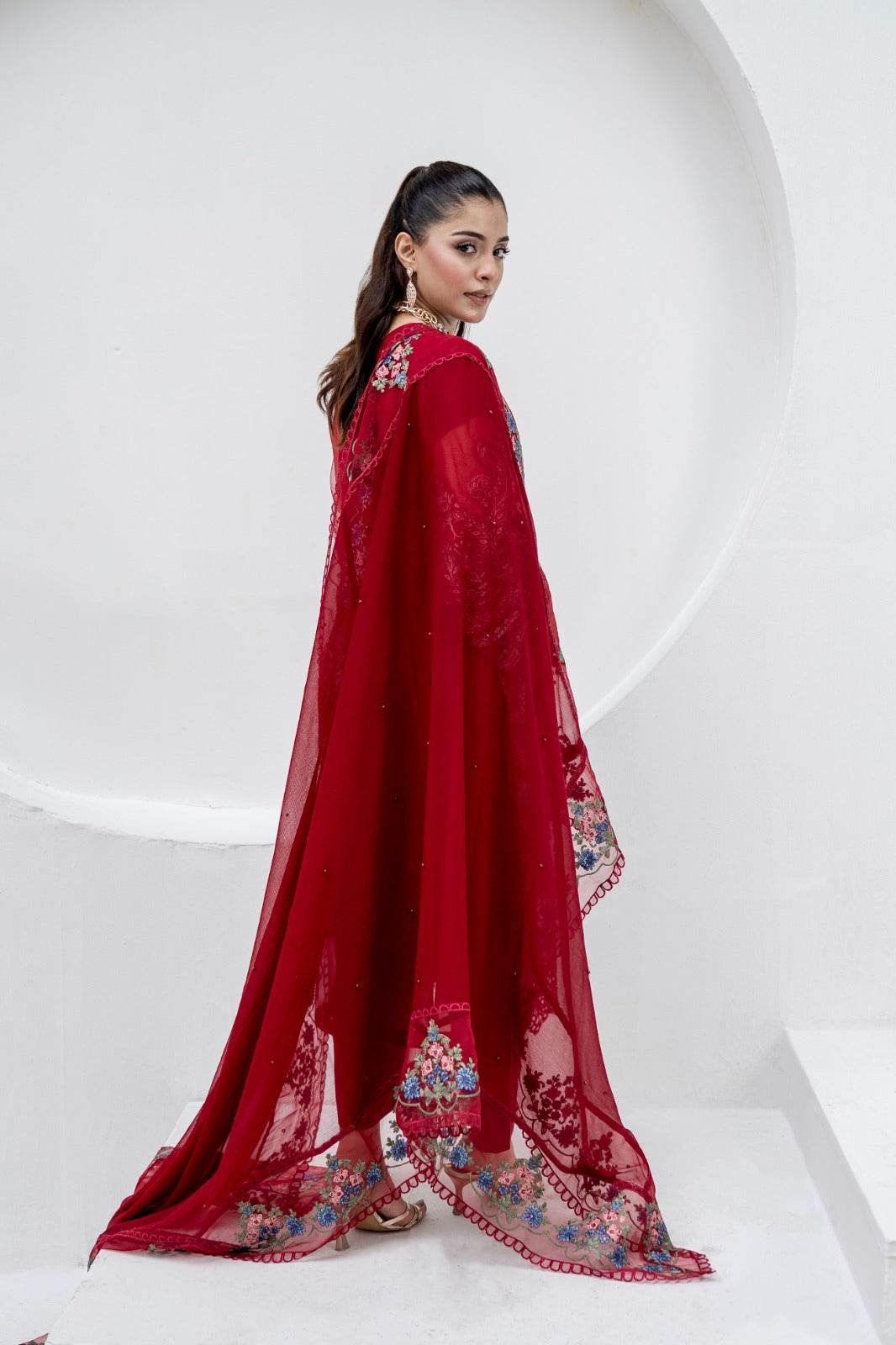 DIVANI Crimson Bloom